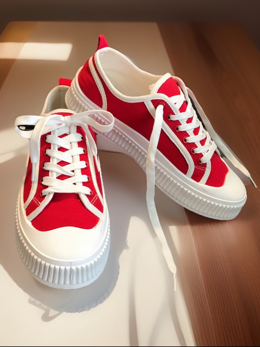 Yoki Hot Topic Red Canvas Platform Sneakers Women’s 10 Men’s 8.5 Unisex